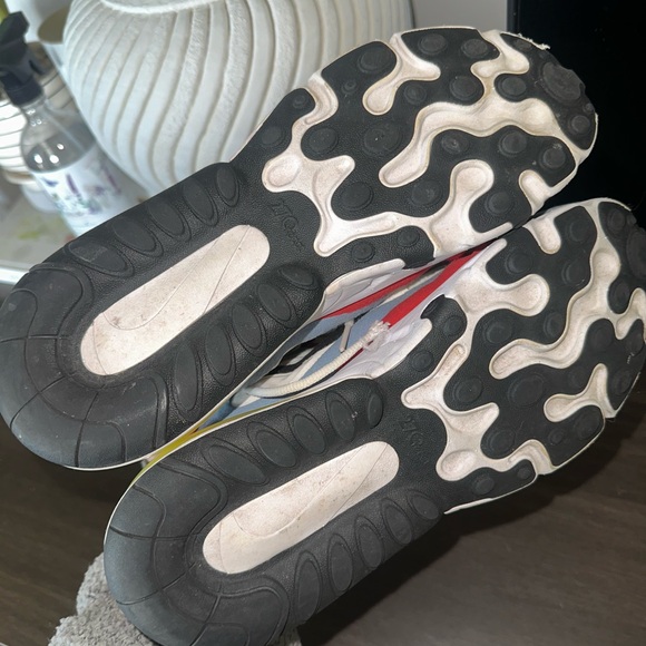Nike Air270 React - Picture 7 of 10
